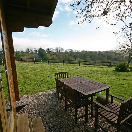 Yealm Cabin Self Catering Log Cabin In Devon With Hot Tub Plymouth Exterior photo