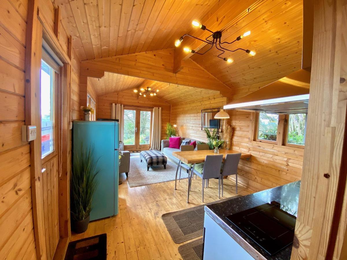 Yealm Cabin Self Catering Log Cabin In Devon With Hot Tub Plymouth Exterior photo