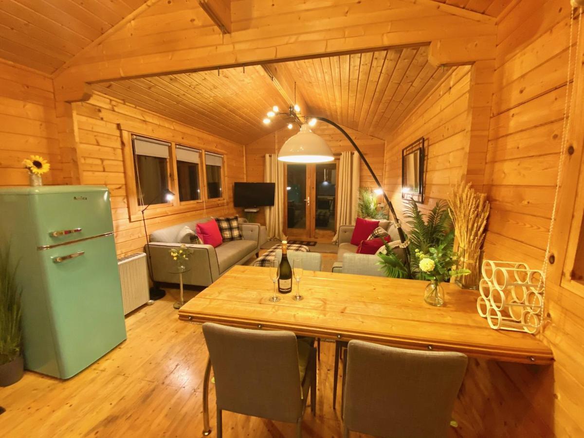 Yealm Cabin Self Catering Log Cabin In Devon With Hot Tub Plymouth Exterior photo