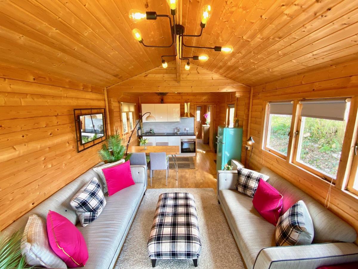 Yealm Cabin Self Catering Log Cabin In Devon With Hot Tub Plymouth Exterior photo