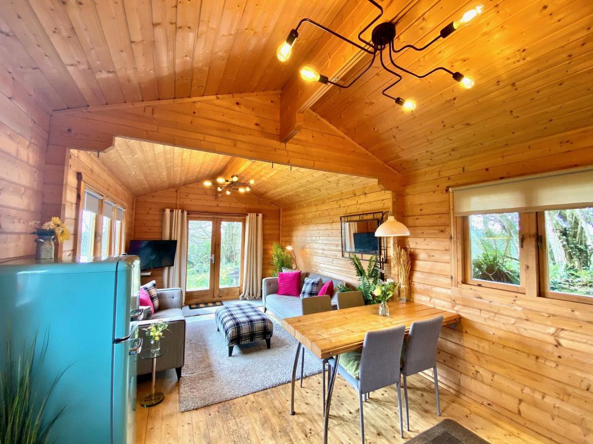 Yealm Cabin Self Catering Log Cabin In Devon With Hot Tub Plymouth Exterior photo