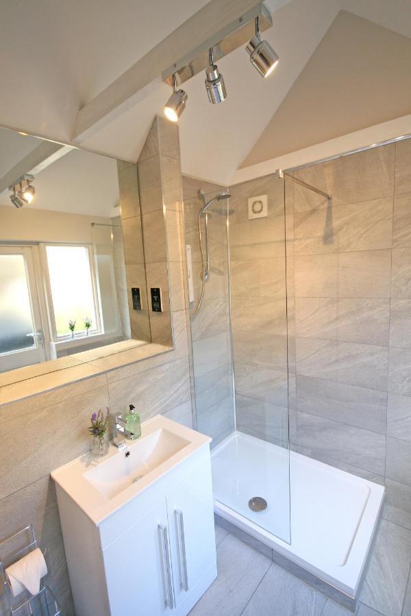 Yealm Cabin Self Catering Log Cabin In Devon With Hot Tub Plymouth Exterior photo