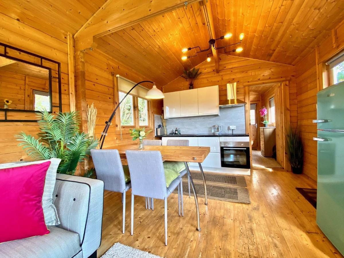 Yealm Cabin Self Catering Log Cabin In Devon With Hot Tub Plymouth Exterior photo
