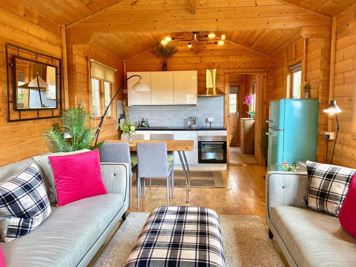 Yealm Cabin Self Catering Log Cabin In Devon With Hot Tub Plymouth Exterior photo